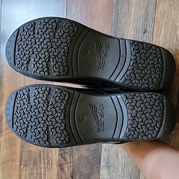 Dansko Multi Brush Stroke Patent - Picture 7 of 7